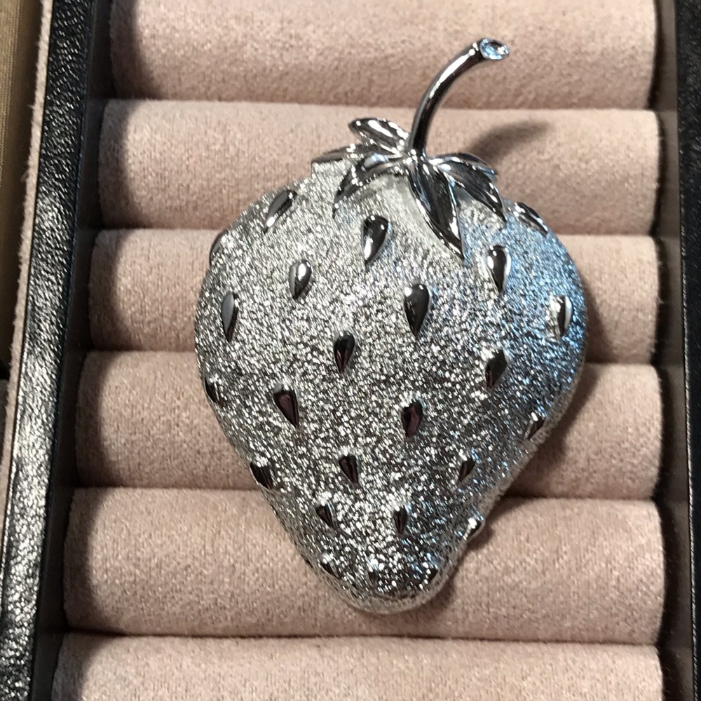 Sarah Coventry Strawberry Silver Tone Plate 1.75”